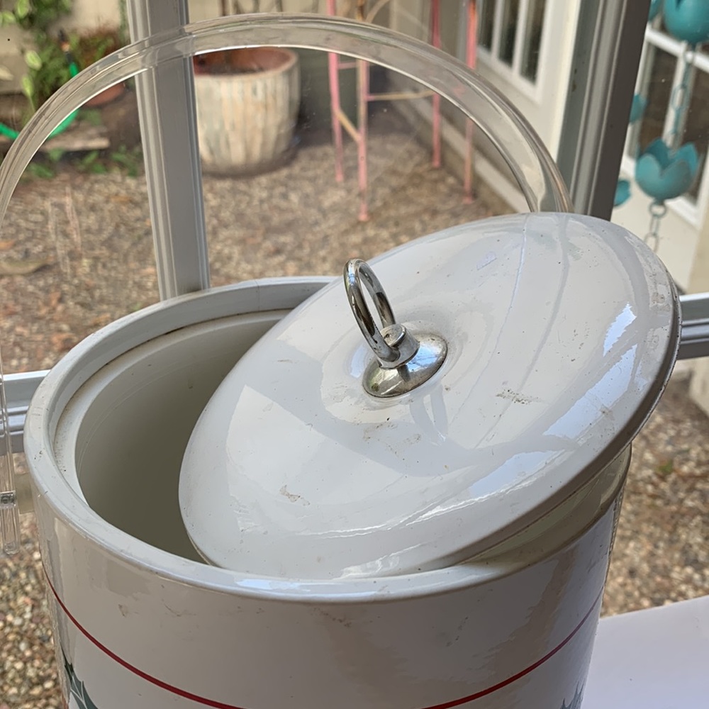 Vintage vinyl Holly Ice Bucket With Lid & Clear handle. - Picture 8 of 9